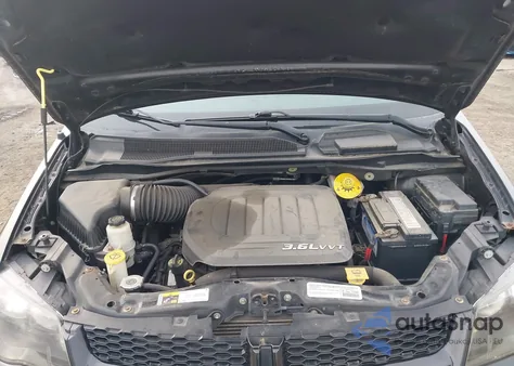 2015 Dodge Grand Caravan Sxt z USA, uszkodzony, nr VIN 2C4RDGCG2FR519045